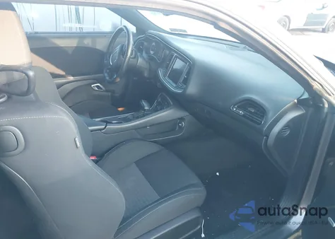 2017 Dodge Challenger T/A из США, поврежденный, VIN 2C3CDZBT2HH639831